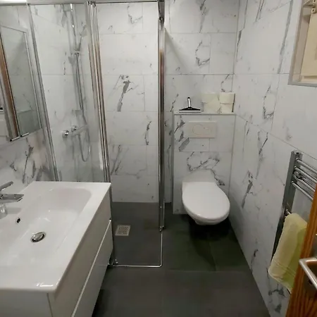 아파트 Moderne In Poels Mit Grosser Terrasse
